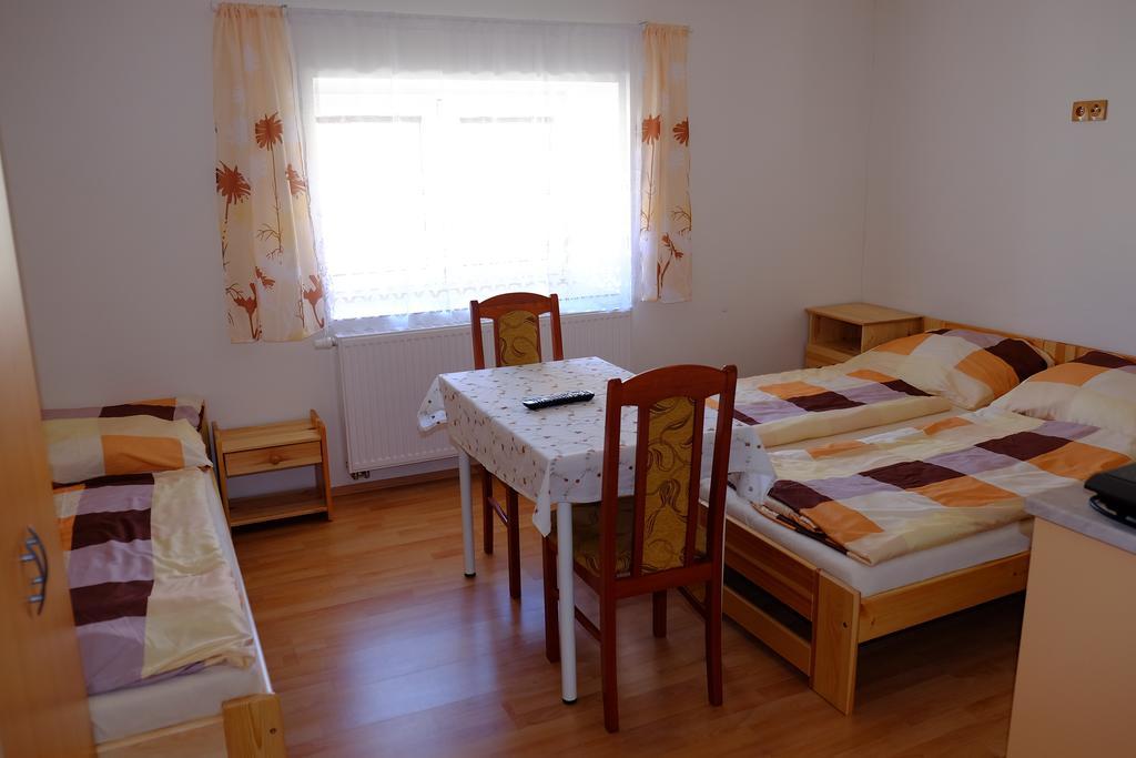 Ubytovani U Maminky Guest House Lednice Ngoại thất bức ảnh